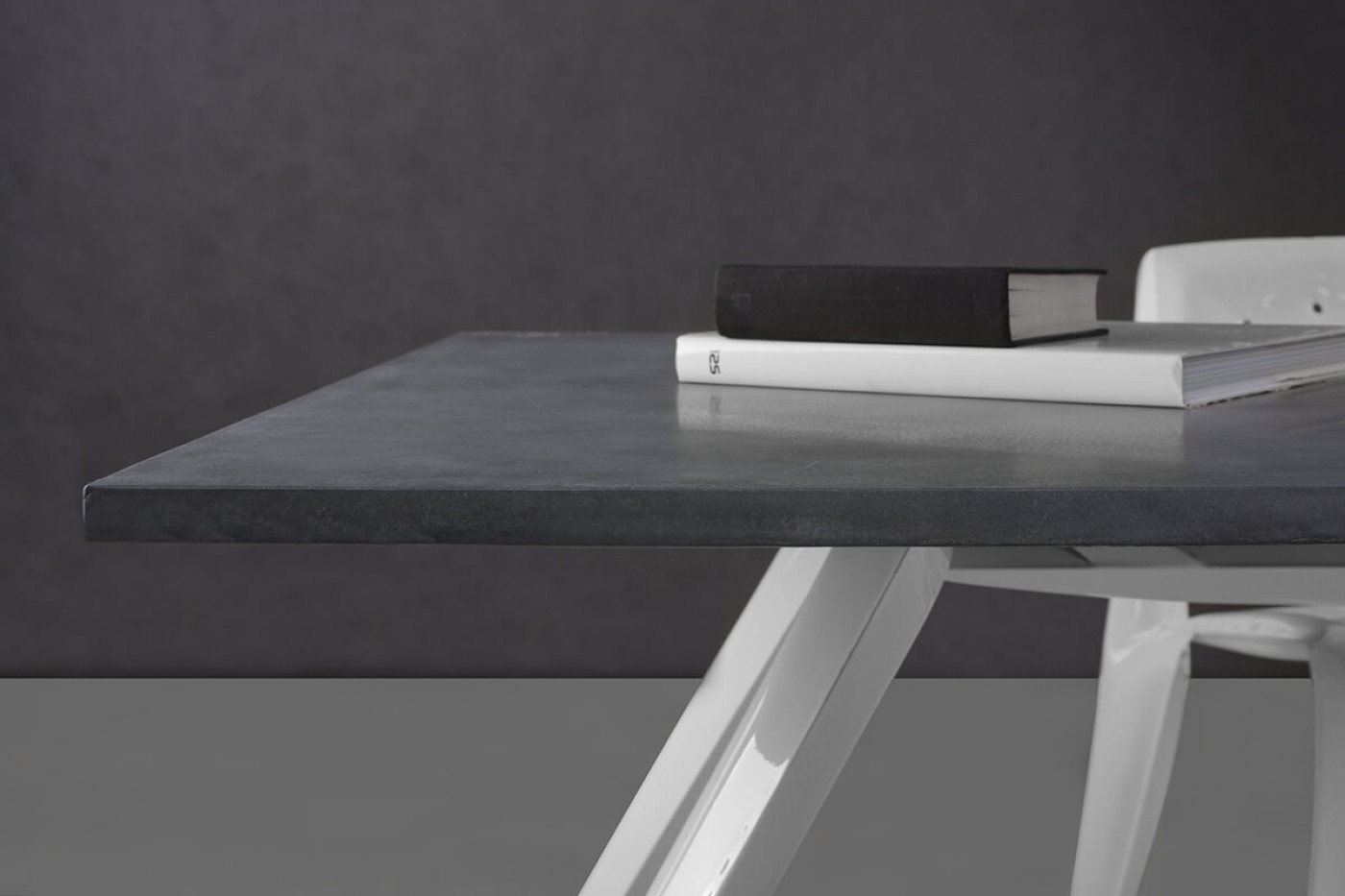 Zieta_NOGI_Table_white_glossy_concrete_top_1