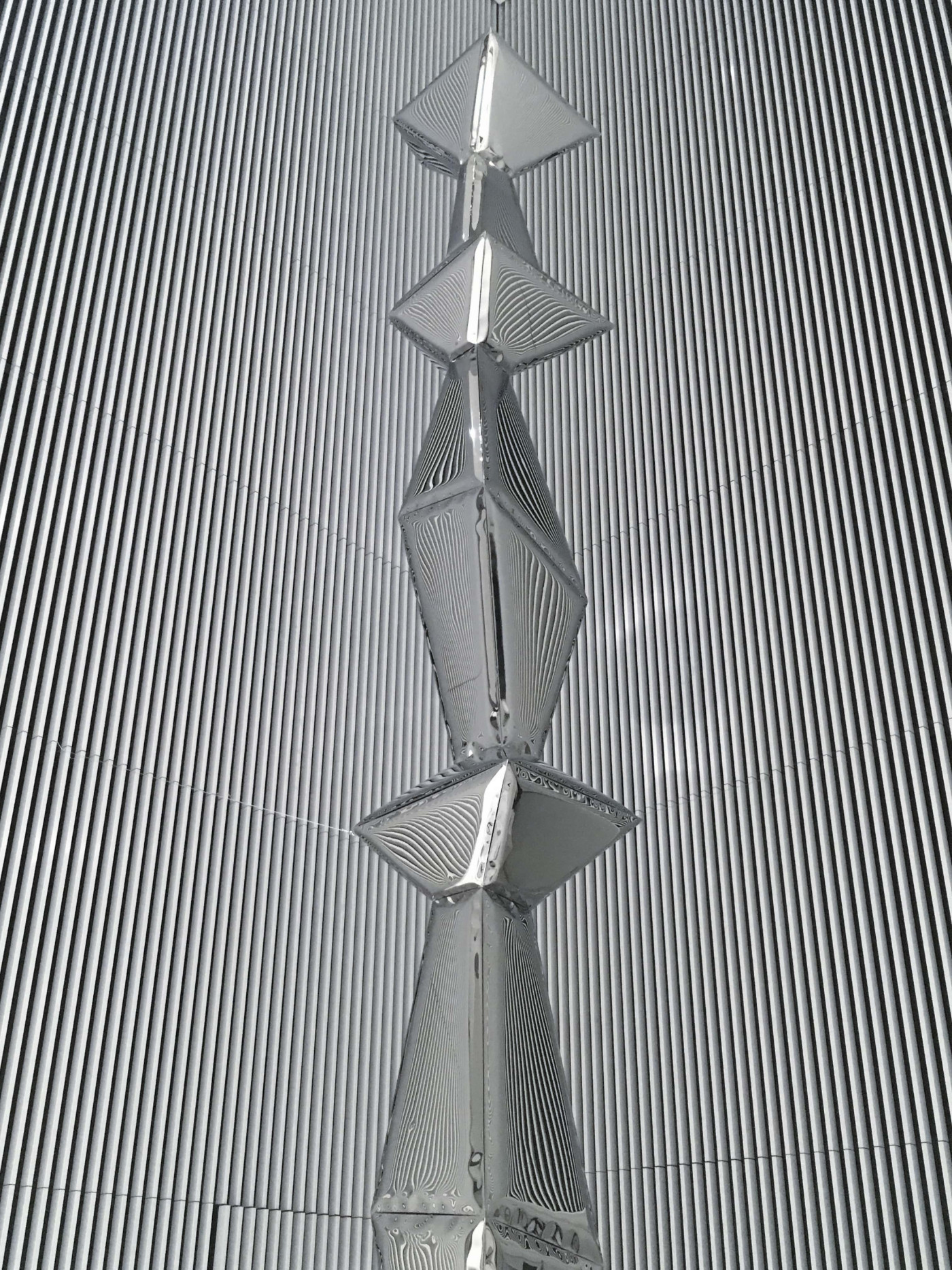 Zieta_Crystals_Totem_Filharmonia w Szczecinie-min