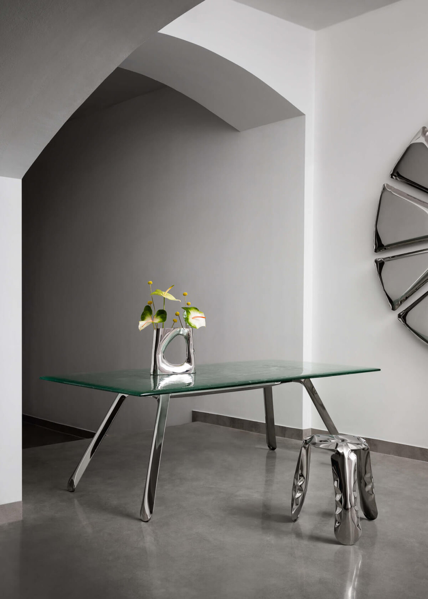 Zieta_KARAVA_Vase_NOGI_table_construction_NUCLEUS_PLOPP_Stool_Standard_inox_polished_Zieta_Collection_photo_by_Weronika_Trojanowska