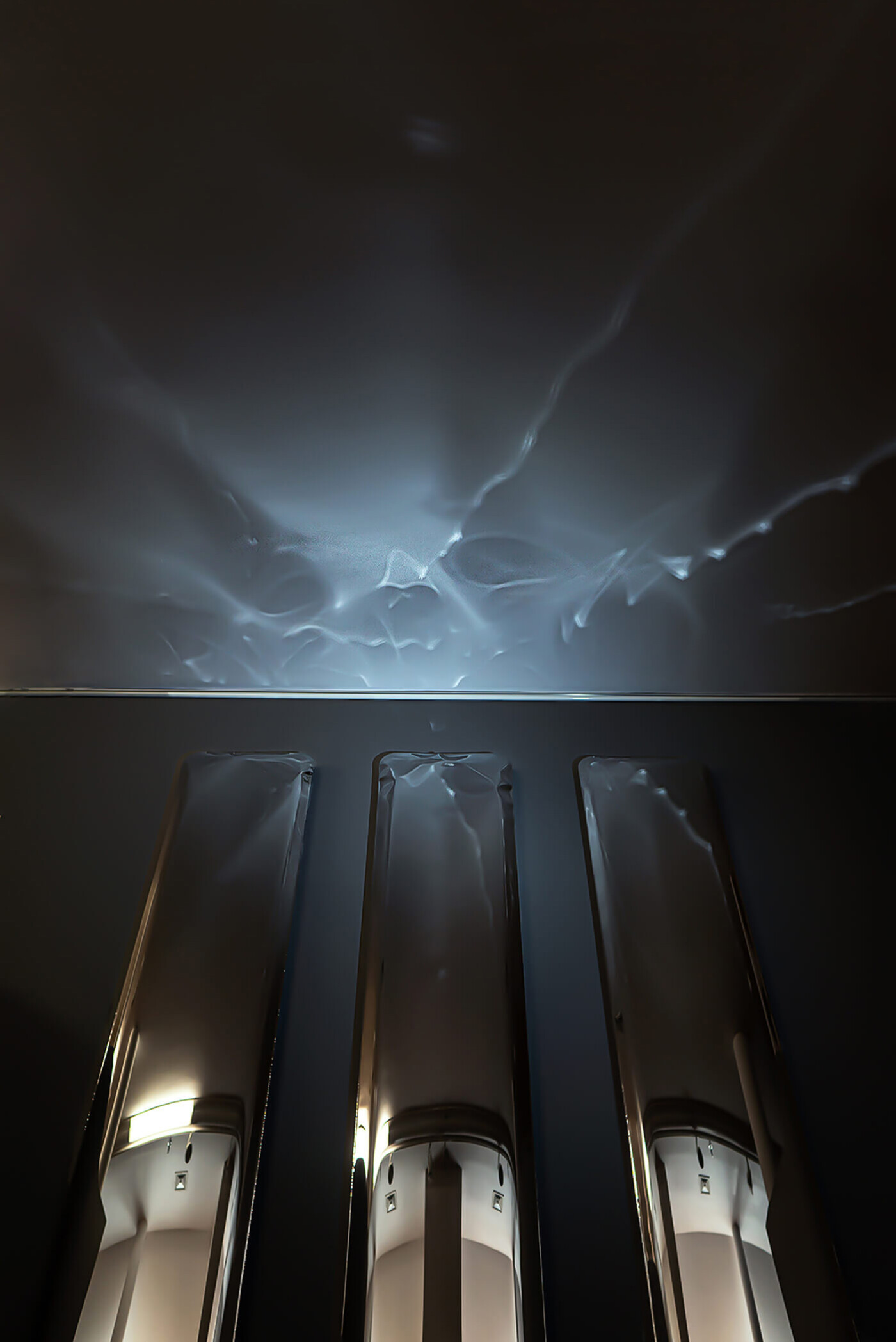 Zieta_TAFLA_IQ_inox_polished_zieta_collection_photo_Laura_Korzeniowska