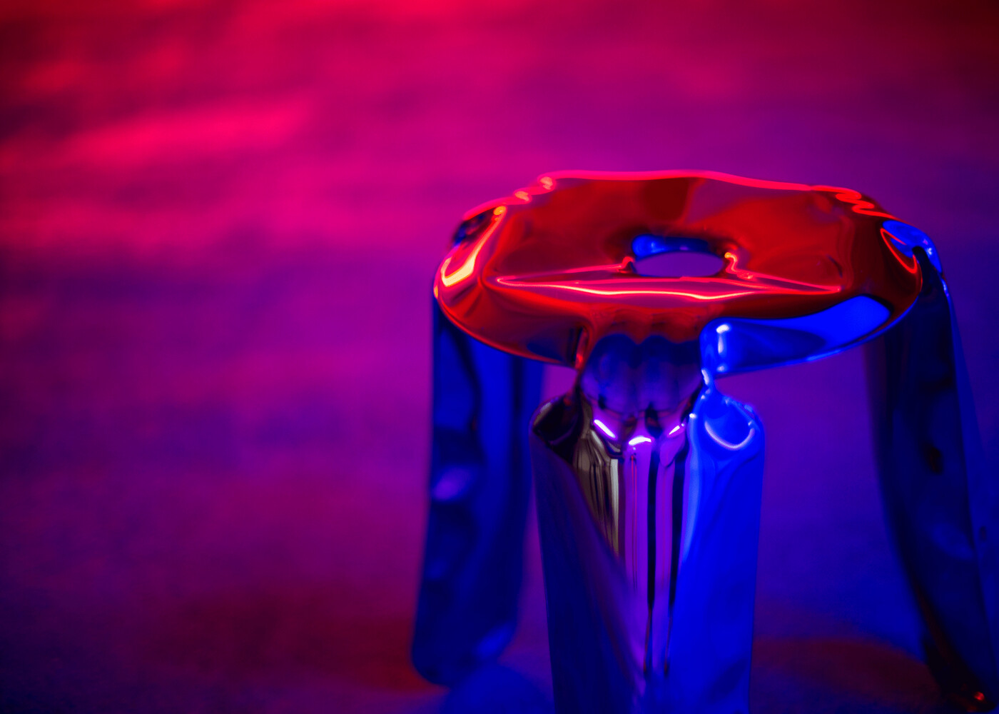 Plopp stool in inox neon lightening 
