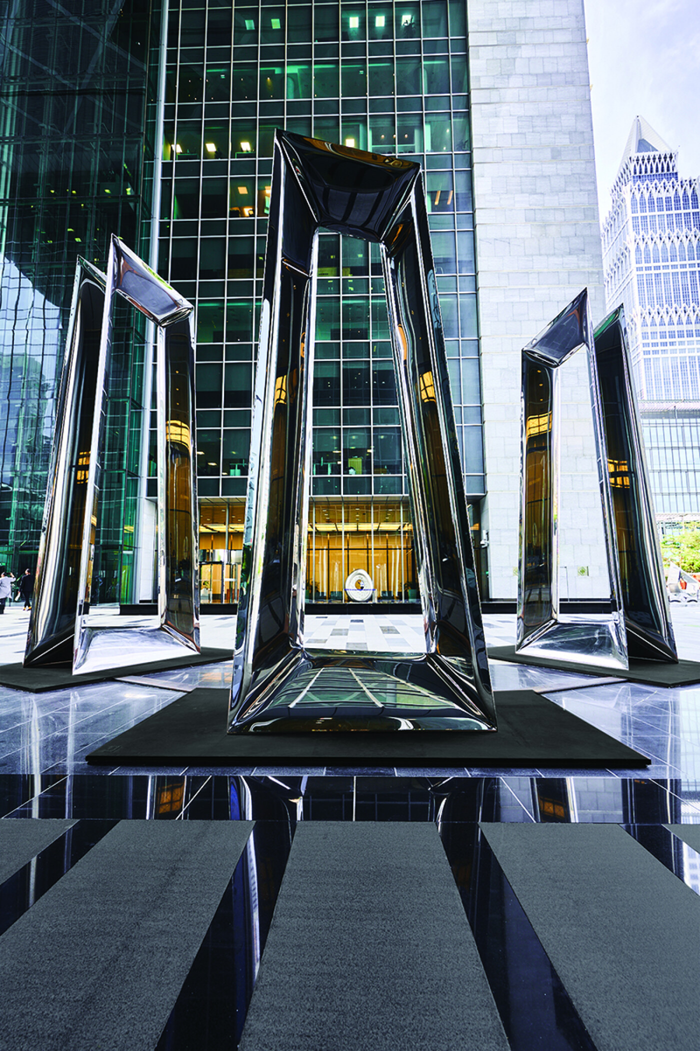 Zieta-Studio-Dubai-2023-Sculpture-Park,-Urban-Crystals-Sculpture-8