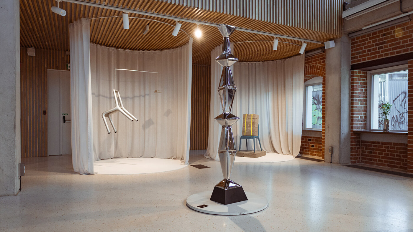 totem sculpture, ultraleggera chair