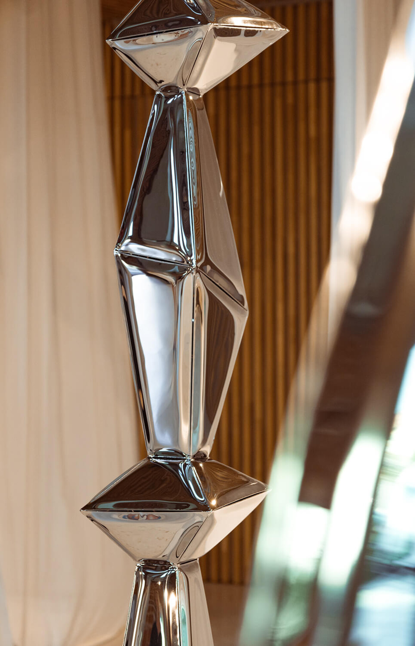 totem sculpture made of inflated steel 