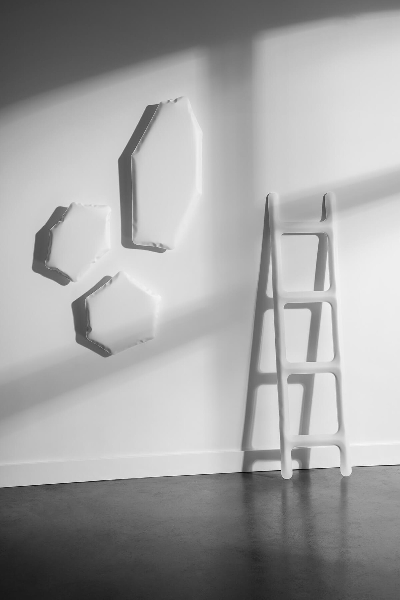 Zieta_TAFLA_O_white_matt_Cotton_Candy_Collection_DRAB_HANGER_white_matt_photo_by_Weronika_Trojanowska