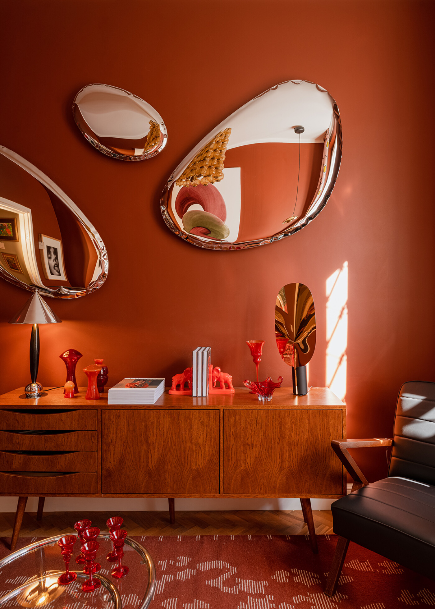 ZIETA-STUDIO-TAFLA-O-MIRROR-ph-Pion-Studio-set-design-Bartosz-Dubiak