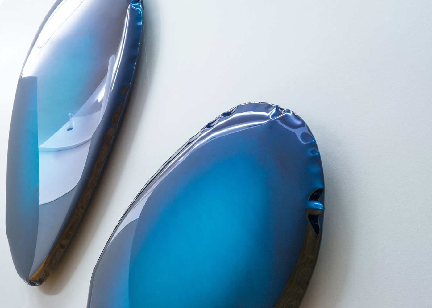 Zieta_TAFLA_O_Mirror_deep_space_blue_Gradient_Collection_fot_Marta_Więcek_3