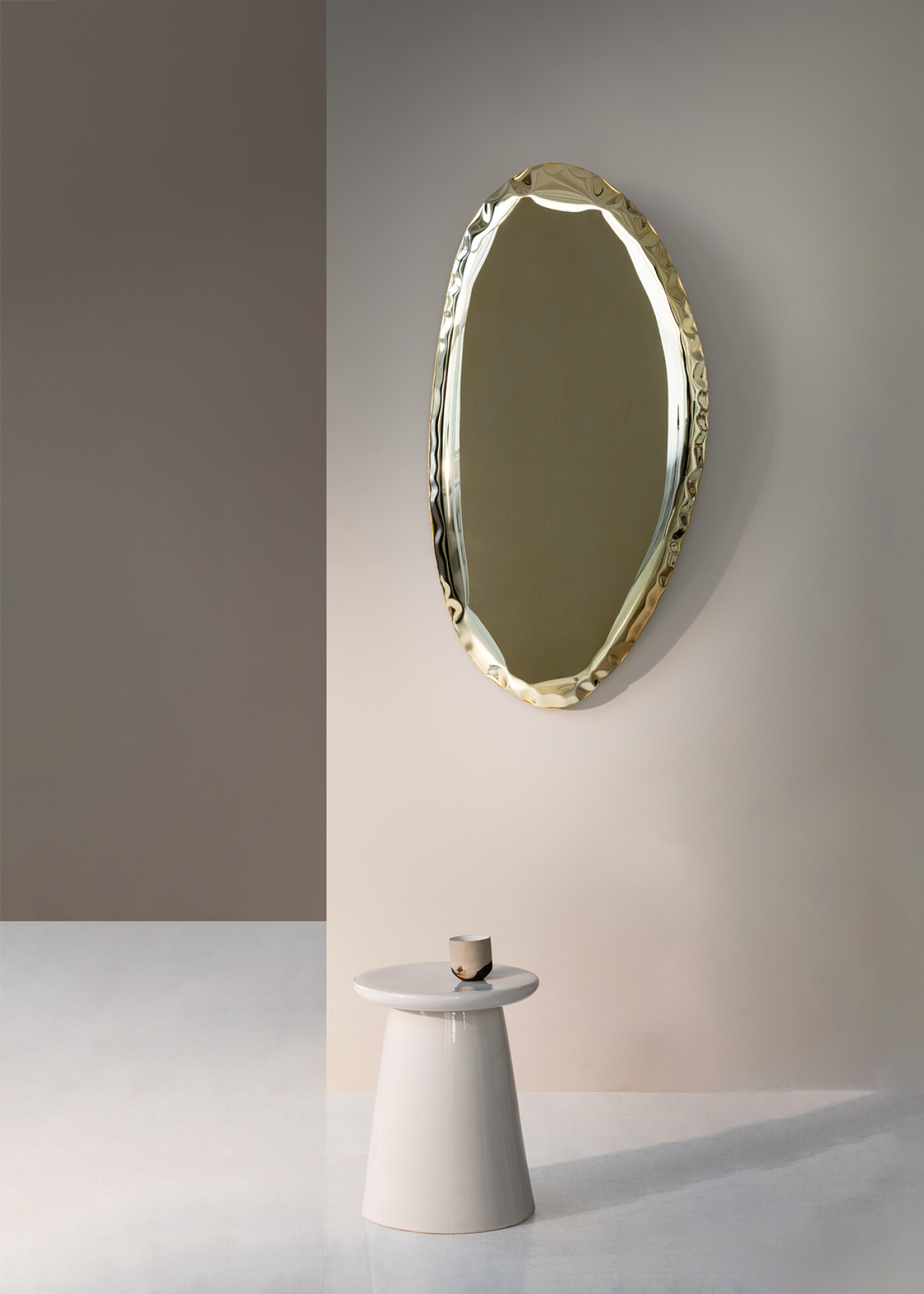 Zieta_Tafla_O2_Mirror_light_gold_Aurum_Collection_fot_Weronika_Trojanowska_interior_3