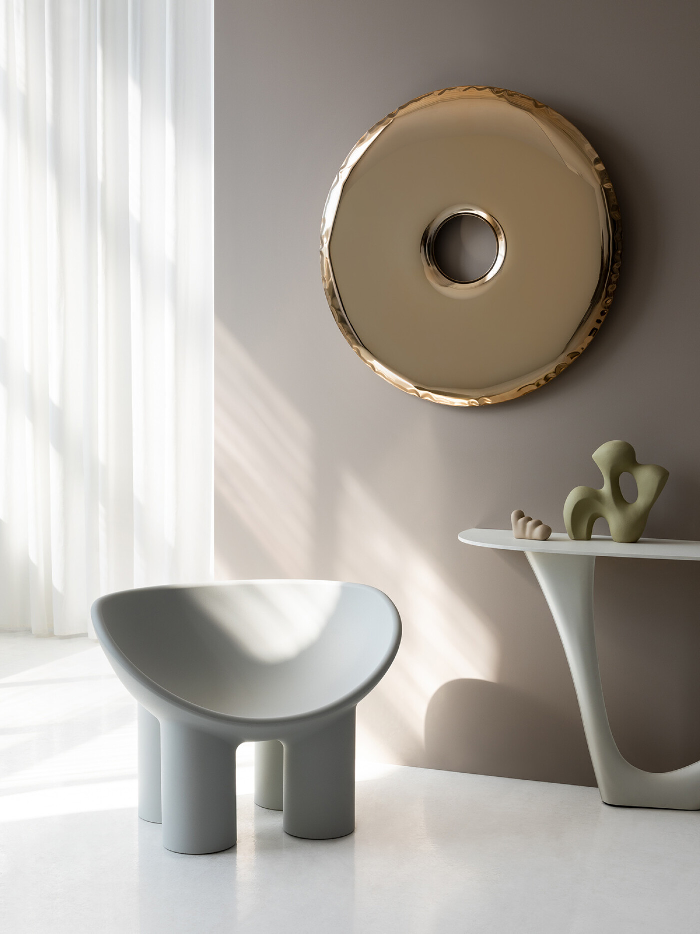 Zieta_RONDO_Mirror_classic_gold_Aurum_Collection_G-CONSOLE_white_matt_RAL 9010_top_base_Zieta_Collection_photo_by_Weronika_Trojanowska