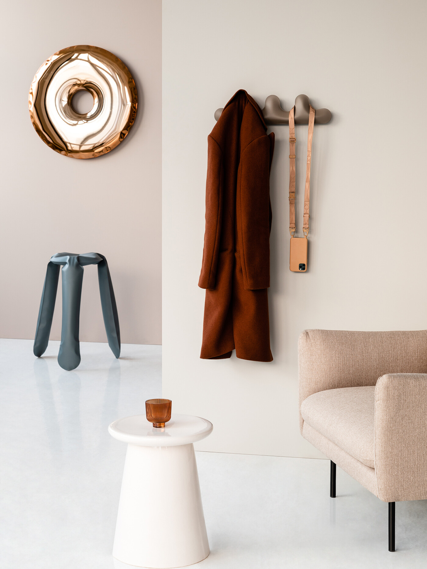 Zieta_RONDO_Mirror_rose_gold_Aurum_Collection_KAMM_3_Hanger_beige_RAL_7006_PLOPP_STOOL_KITCHEN_Zieta_Collection_photo_by_Weronika_Trojanowska