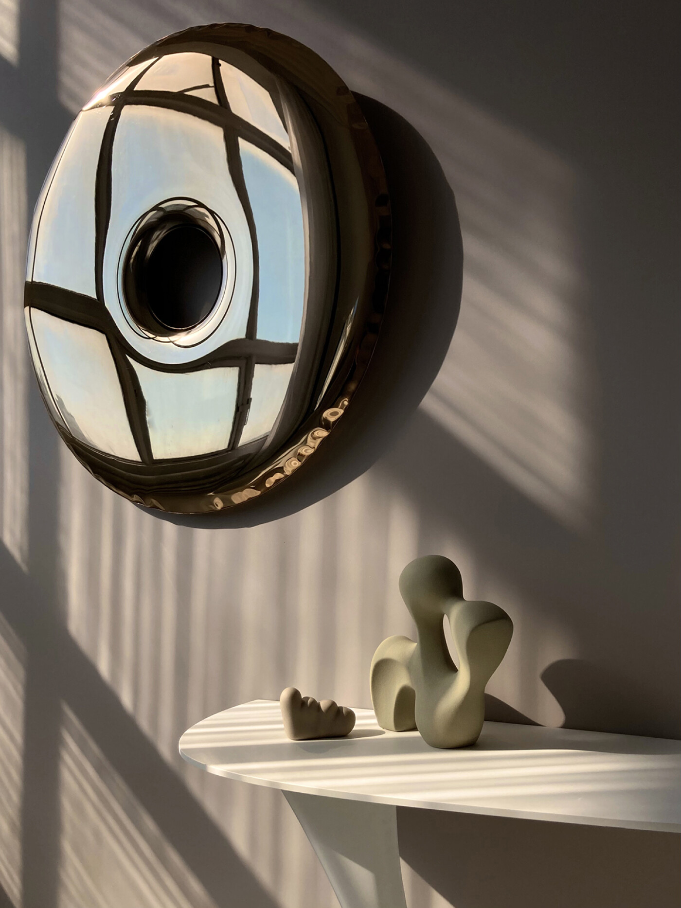 Zieta_RONDO_Mirror_classic_gold_Aurum_Collection_G-CONSOLE_white_matt_RAL_9010_Zieta_Collection_photo_by_Rafał_Ciemny