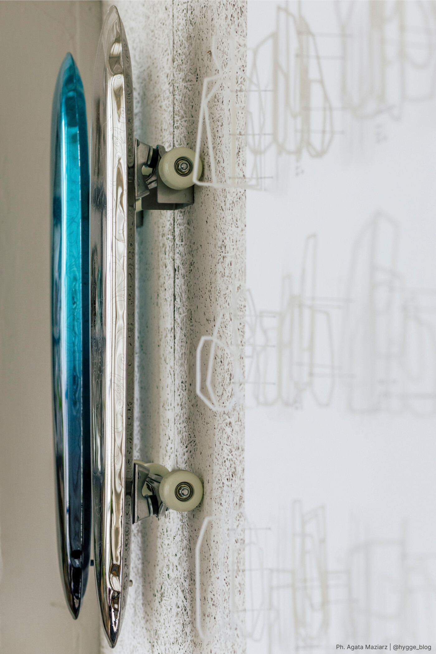 BOLID SCULPTURE BY ZIETA STUDIO HANGING ON THE WALL 