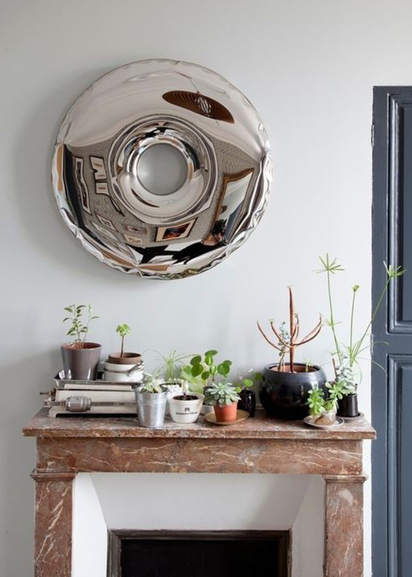 ZIETA-STUDIO-RONDO-MIRROR-INOX-Photo-Fabienne-Delafraye--Design-William-Enet-2