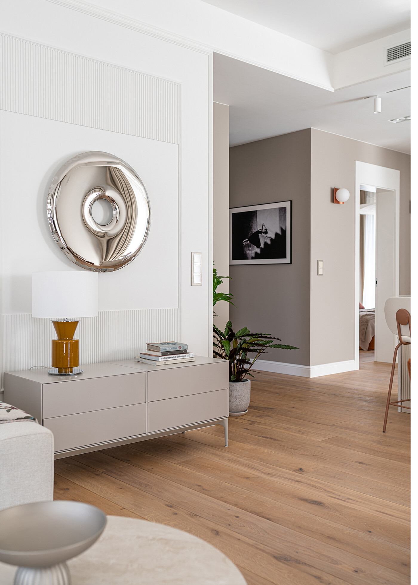 ZIETA-STUDIO-RONDO-MIRROR-INOX-design-Biendesign,-fot-CitiPixel-Piotr-Kunc