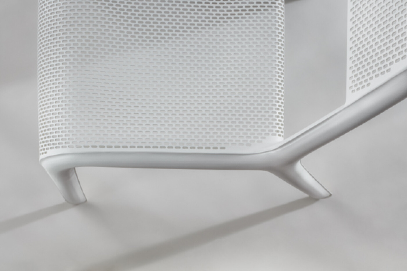 Zieta_ULTRALEGGERA_Chair_white_ matt_RAL_9010_Zieta_Collection_photo-Ernest_Winczyk_7