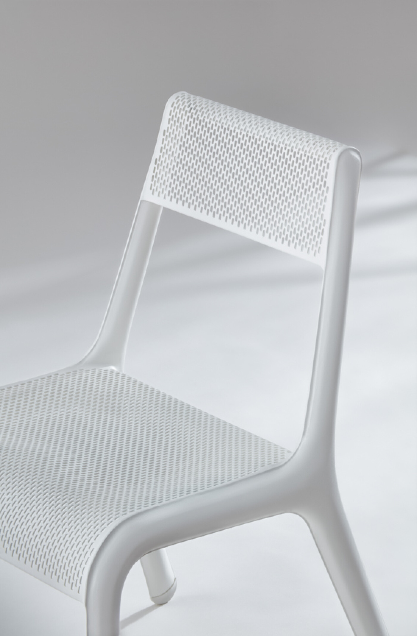 Zieta_ULTRALEGGERA_Chair_white_ matt_RAL_9010_Zieta_Collection_photo-Ernest_Winczyk_8