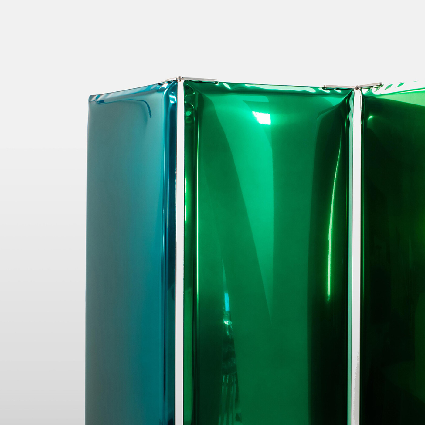 zieta_SONAR_Mirror_Sapphire-Emerald_Gradient_Collection_Chamber_Lauren-Coleman_8