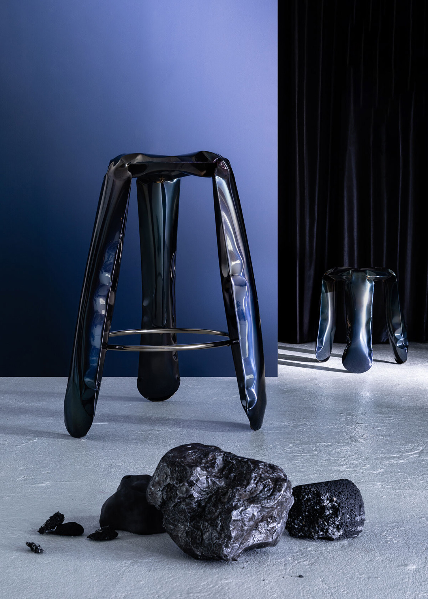 Zieta_PLOPP_BAR_MINI_stool_cosmic_blue_Heat_Collection_photo_Weronika_Trojanowska_scenography_Ula_Kaczmarek_9