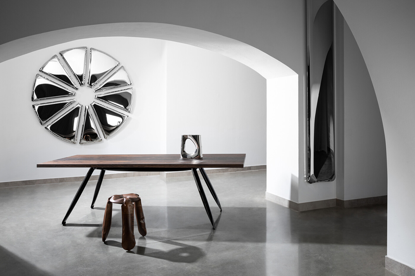 Zieta_NOGI_table_construction_black_glossy_RAL9005_NUCLEUS_inox_polished_KARAVA_Vase_inox_polished_TAFLA_IQ_inox_polished_Zieta_Collection_PLOPP_Stool_Standard_photo_by_Weronika_Trojanowska