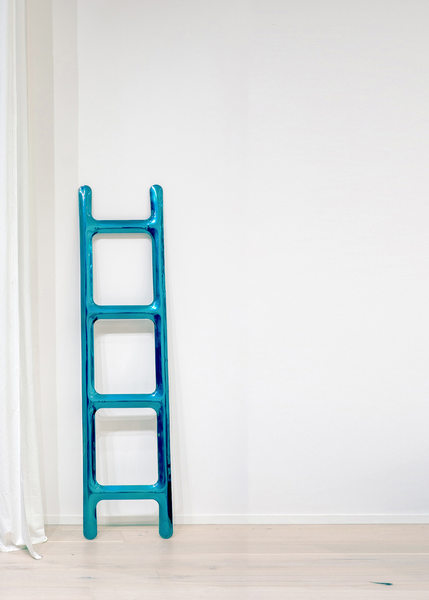 zieta_DRAB_HANGER_Sapphire_Gradient_Collection