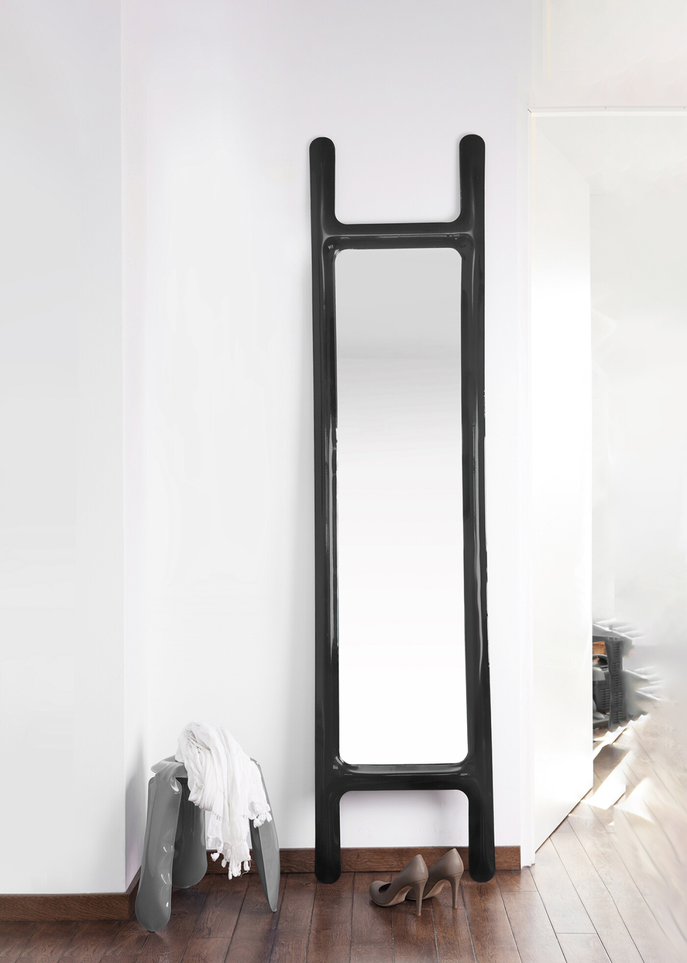 Zieta_DRAB_MIRROR_graphite_RAL_7021_Zieta_Collection