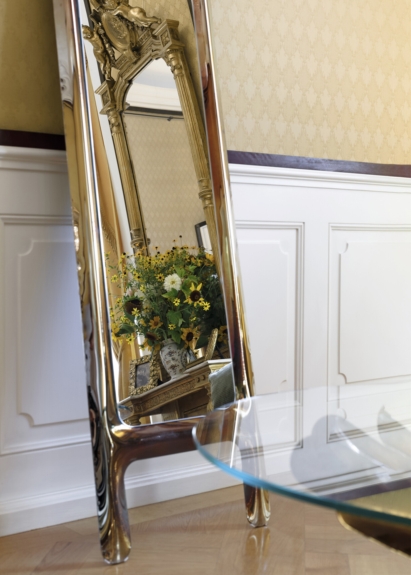 zieta_DRAB_Mirror_flamed_gold_Heat_Collection_fot._Alicja_Kielan_interior