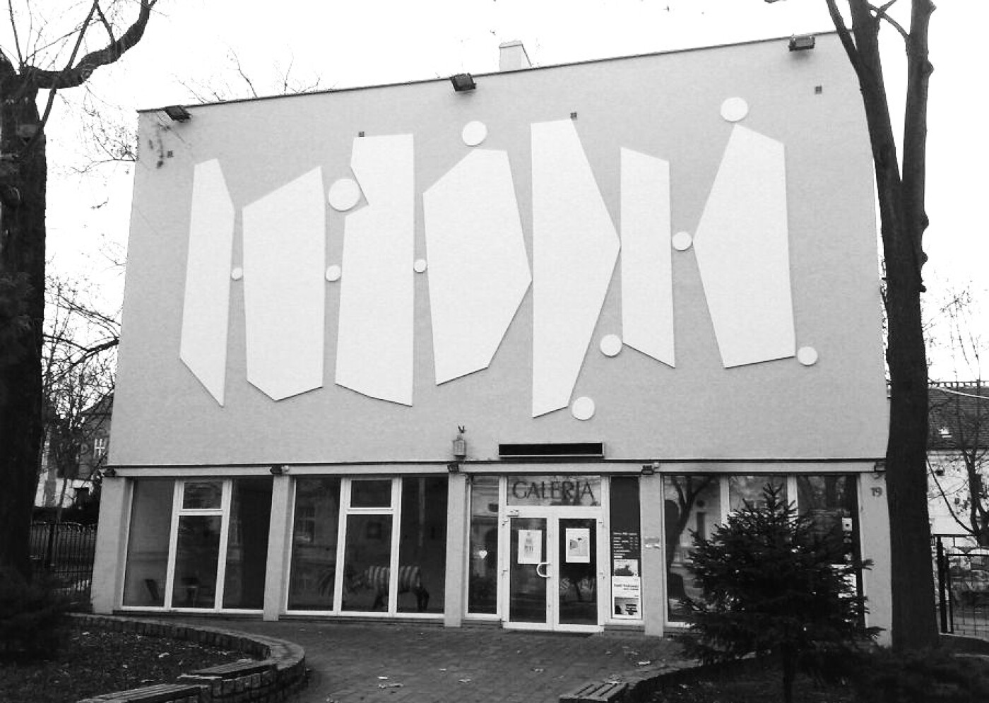 Zielona_Gora,_Al._Niepodległości_19_(Galeria_BWA)-—-kopia