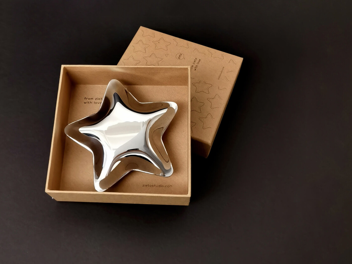 Zieta-FiDU-star-inox-polished-Zieta-Collection_photo-Rafal-Ciemny-2