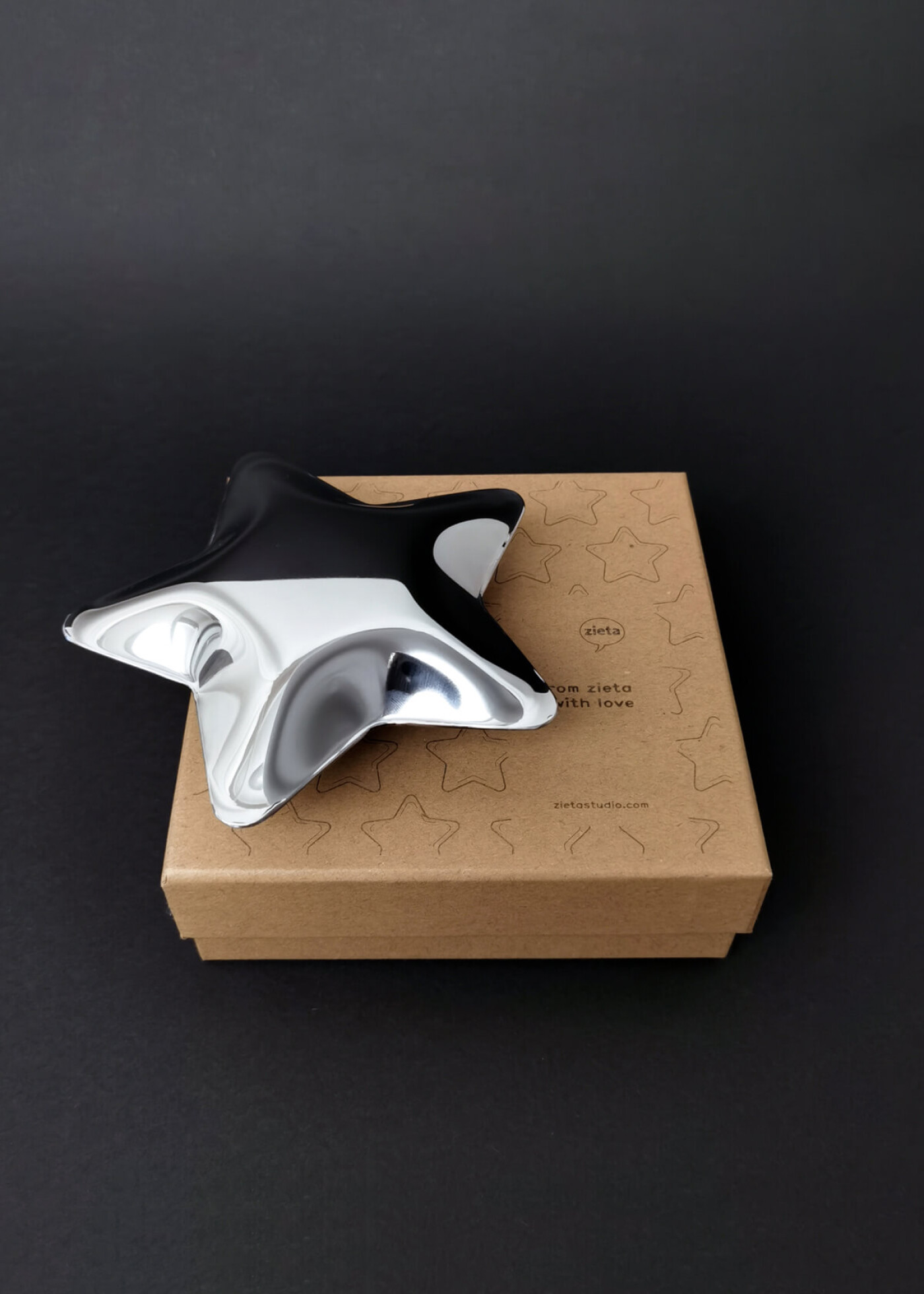 Zieta_HUBA_Console_ inox_polished_Zieta_Collection_1