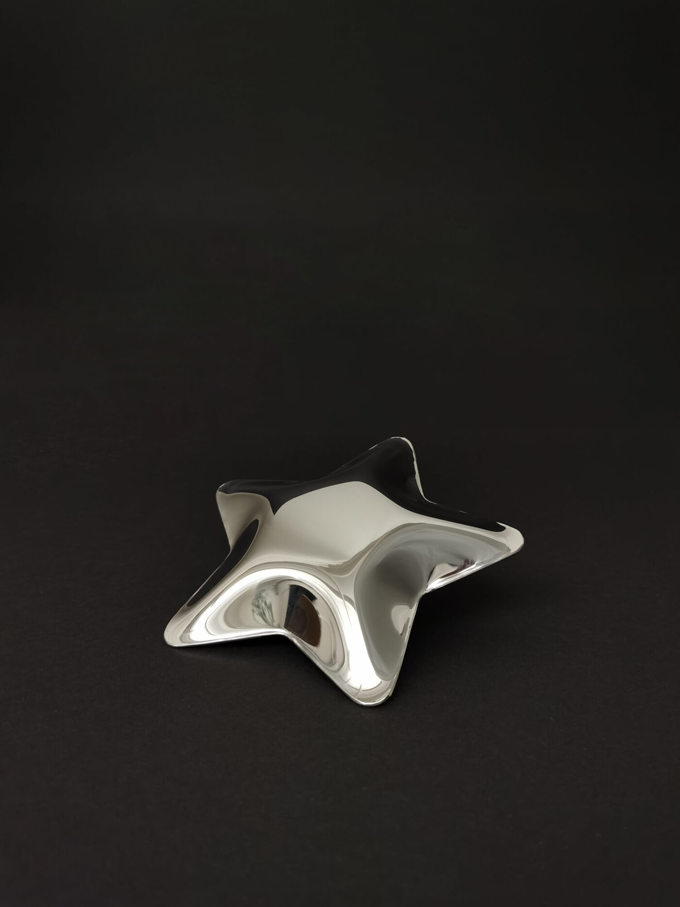 Zieta-FiDU-star-inox-polished-Zieta-Collection_photo-Rafal-Ciemny-3