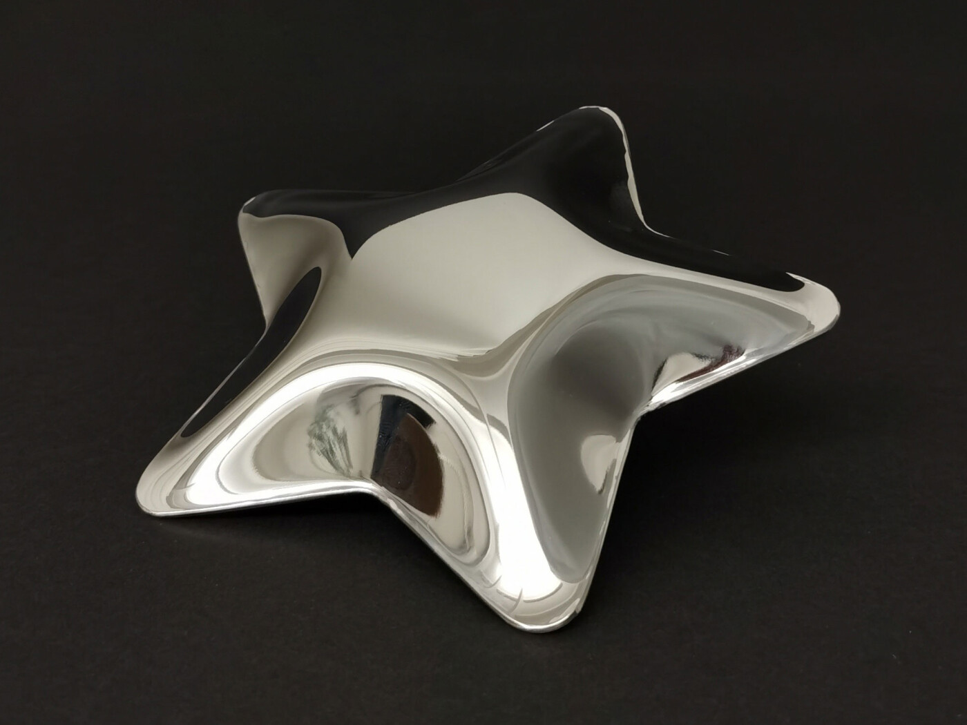 Zieta-FiDU-star-inox-polished-Zieta-Collection_photo-Rafal-Ciemny-3