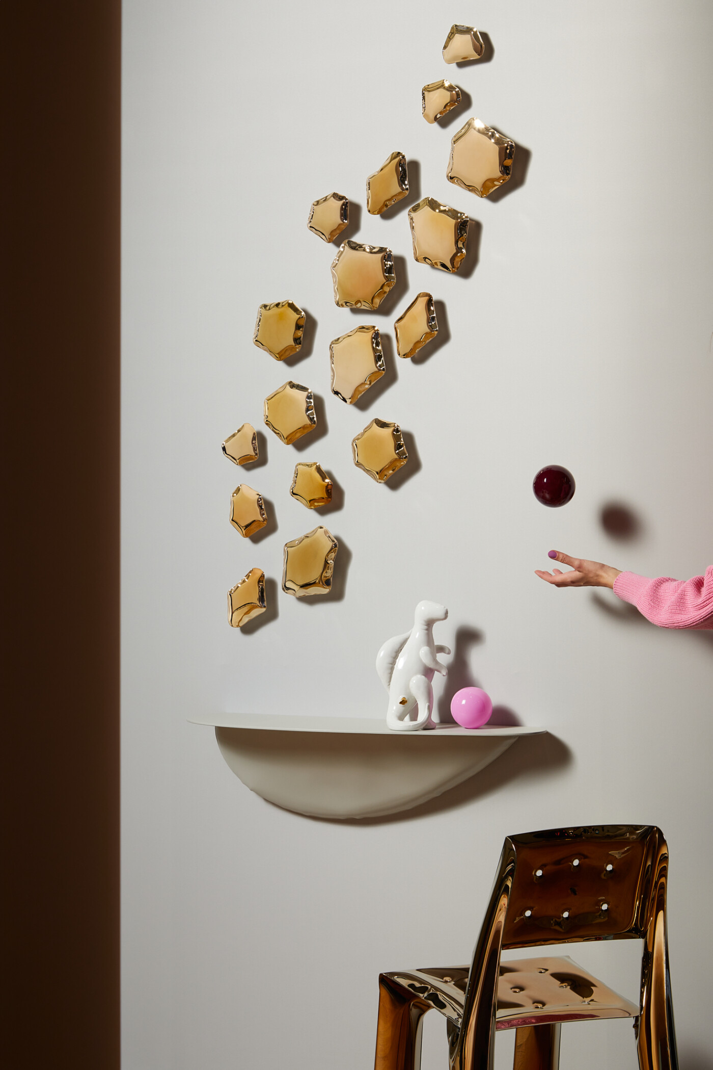 ZIETA_KAMYKI_HUBA_console_CHIPPENSTEEL_chair_fot.Weronika_Trojanowska