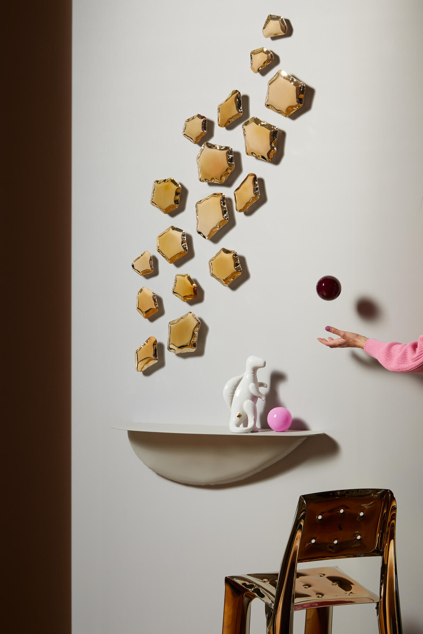 ZIETA_KAMYKI_HUBA_console_CHIPPENSTEEL_chair_fot.Weronika_Trojanowska