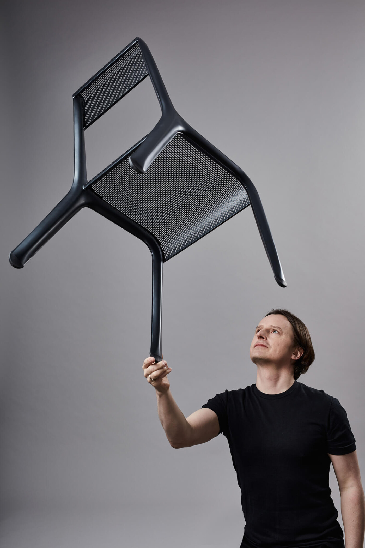 Zieta_ULTRALEGGERA_Chair_anodic_back_Zieta_Collection_photo_Łukasz_Gawroński_1