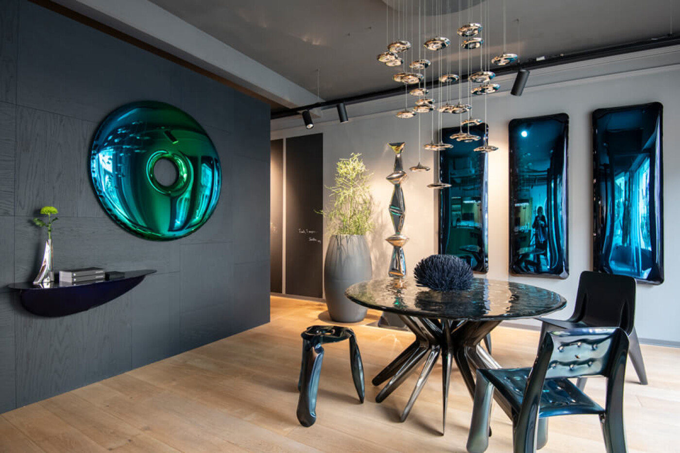 Zięta’s metal meanings reflected in Côte d'Azur 4