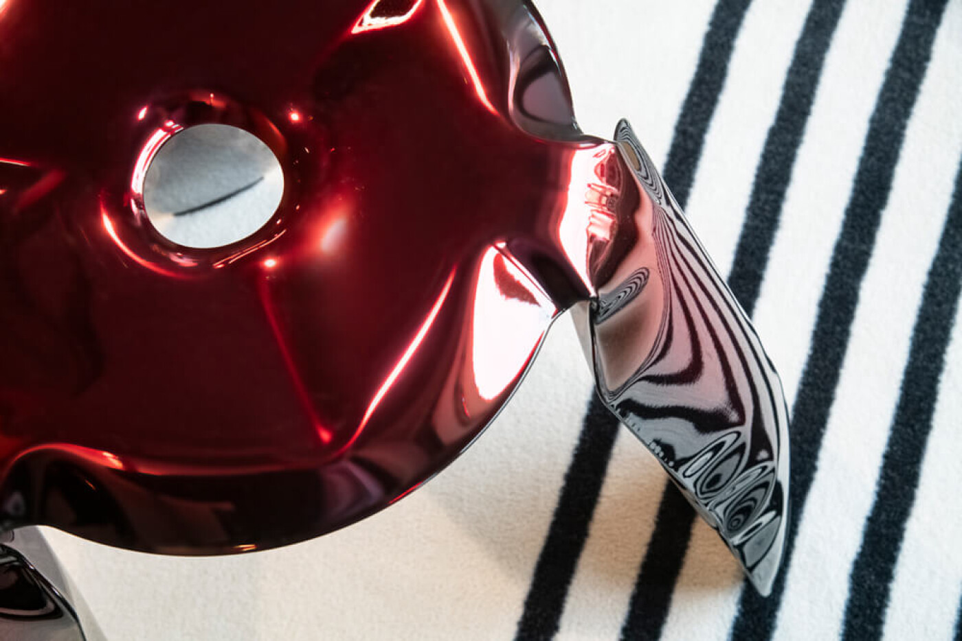 Zięta’s metal meanings reflected in Côte d'Azur 6