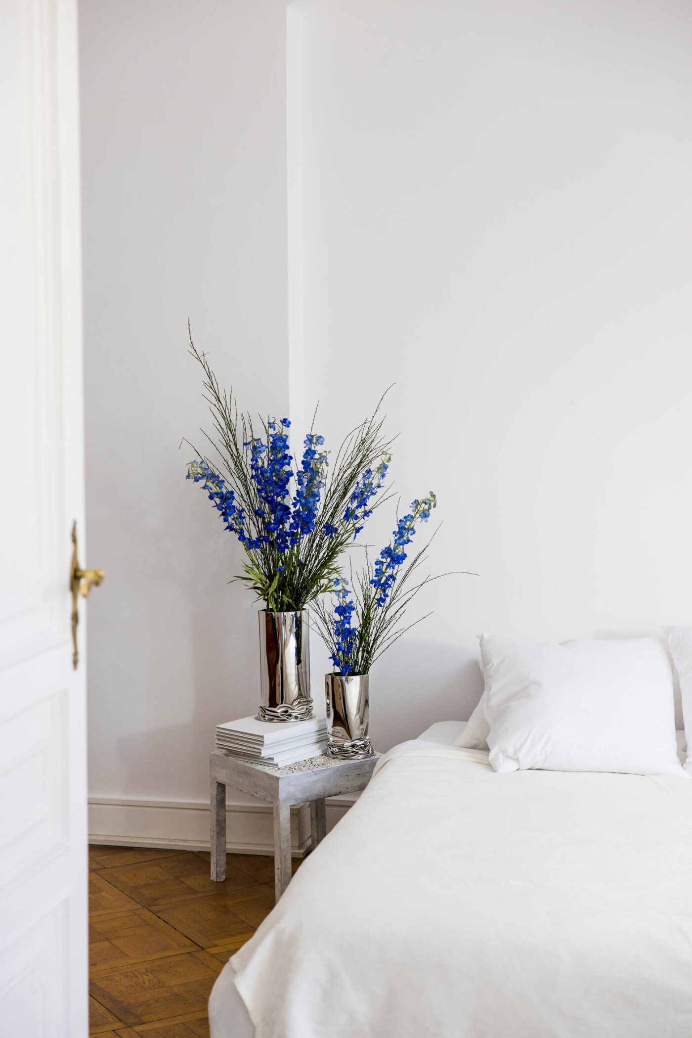 zieta_crash_vase_inox_polished_fot_Łukasz_Dziewic