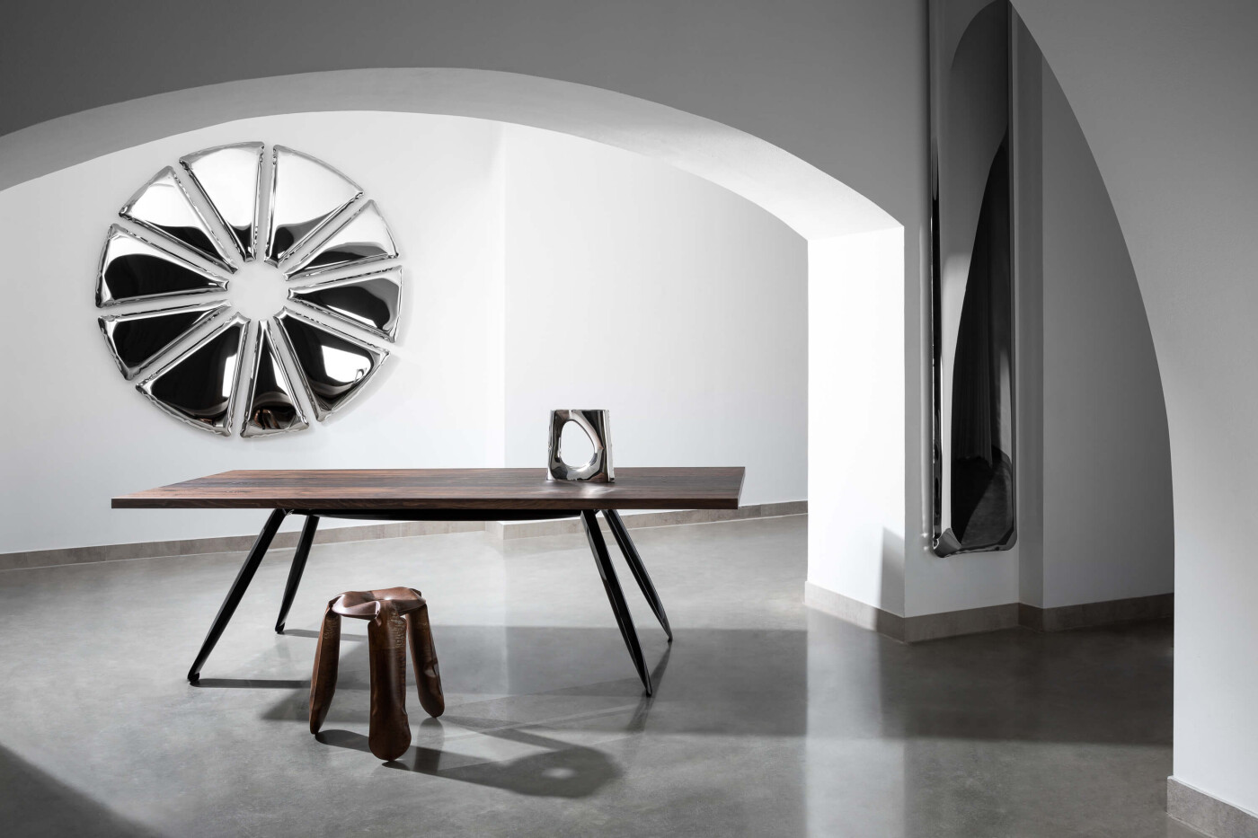 Zieta_NOGI_table_construction_black_glossy_RAL9005_NUCLEUS_inox_polished_KARAVA_Vase_inox_polished_TAFLA_IQ_inox_polished_Zieta_Collection_PLOPP_Stool_Standard_photo_by_Weronika_Trojanowska