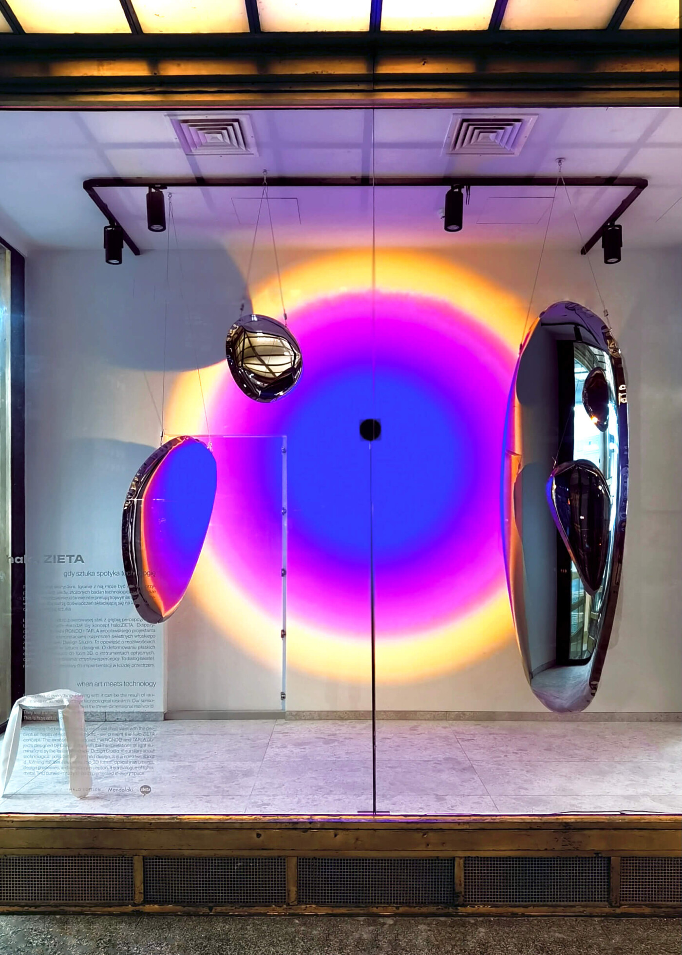 RENOMA Department Store outside window. Ph. Rafał Ciemny 5