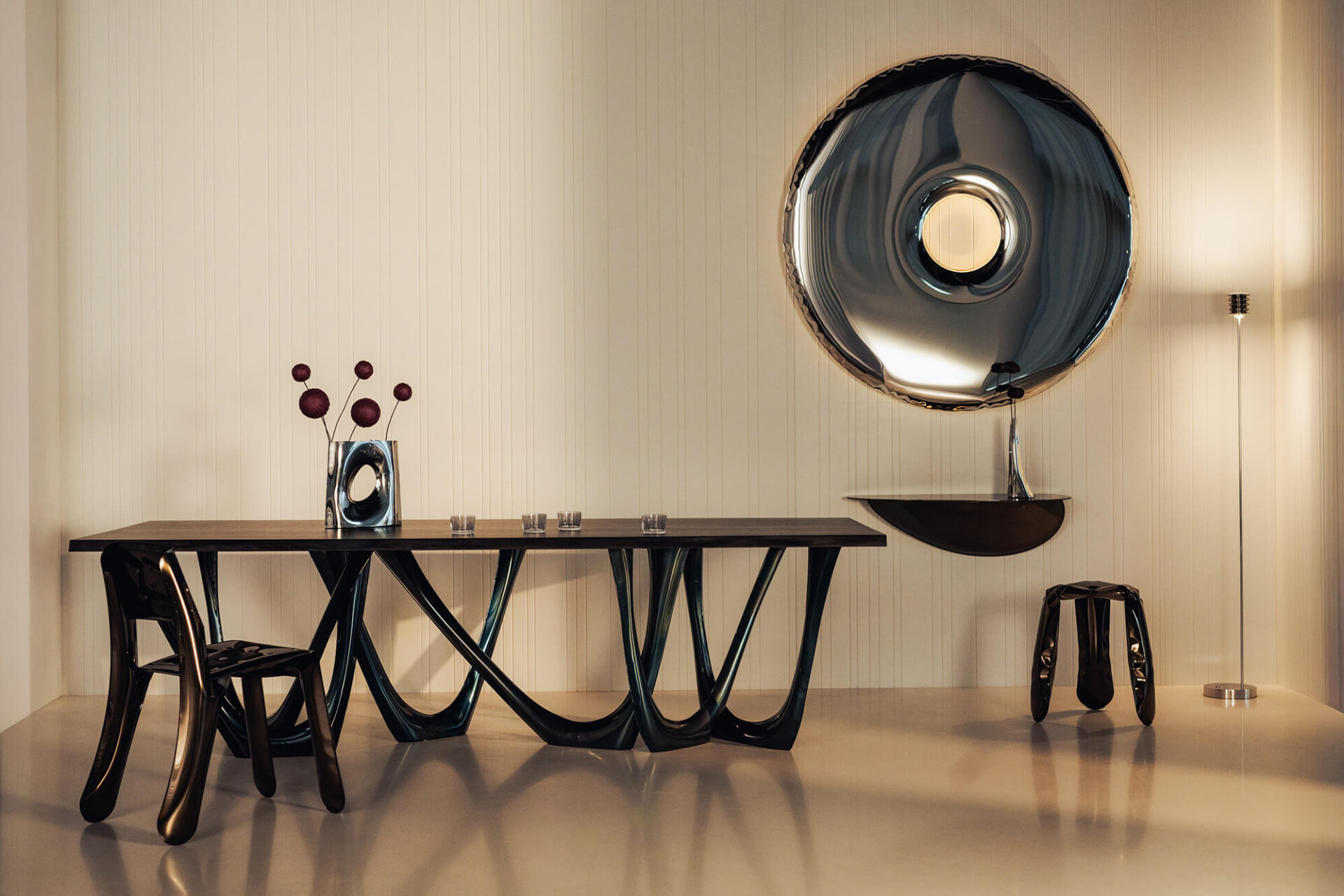 zieta_Rondo_inox_Huba_true_mocha_Plopp_Standard_true_mocha_G_Tanle_legs_cosmic_blue_top_mocha_oak_Karava_Vase_inox_Harmonica_inox_fot_Szymon_Jędrzejewski_47