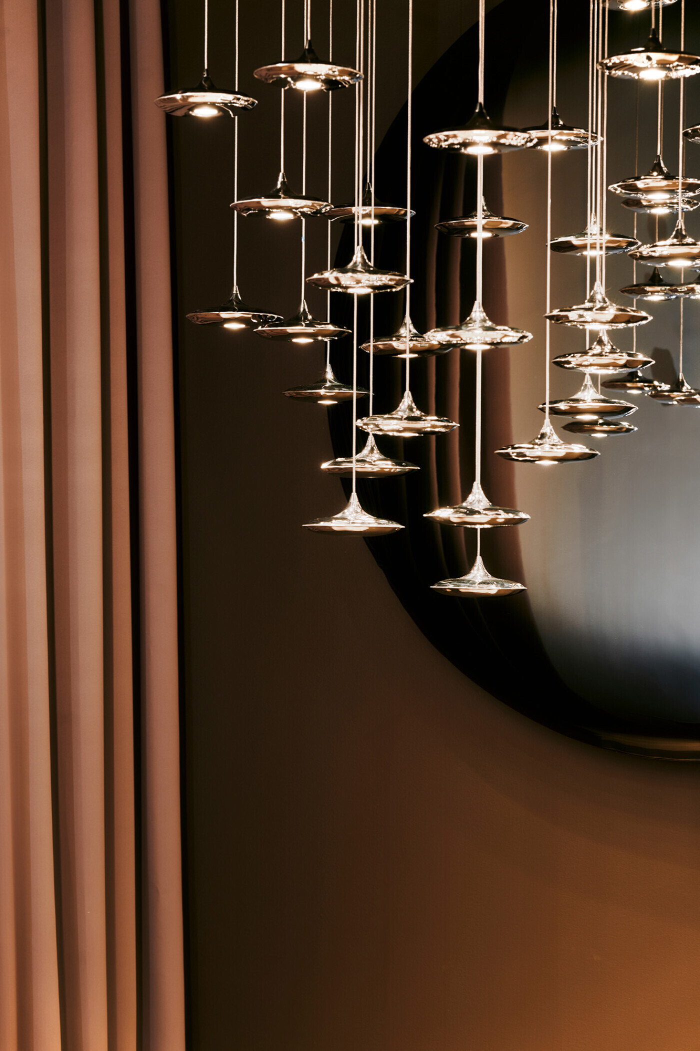 Zieta_LAMPIN_Photo_Mateusz_Żurowski_Light_Grzegorz_Kurzejamski_Production_RiverCrew5___large_1400_2101