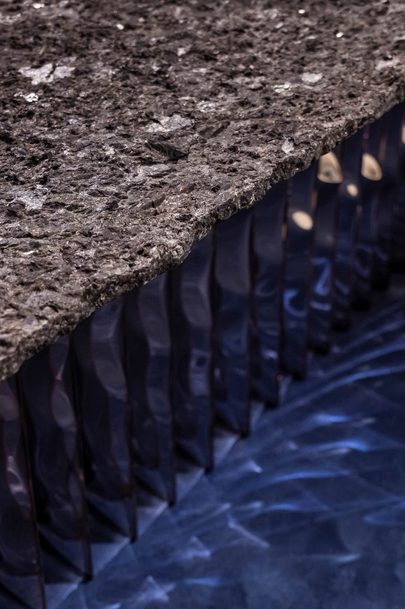 Zieta_Harmonica_Table_inox_polished_granite__fot_Jakub_Musialski_1356