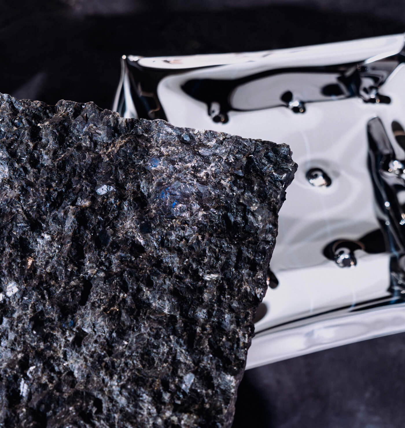 Zieta_Harmonica_Table_inox_polished_granite__fot_Jakub_Musialski_1355