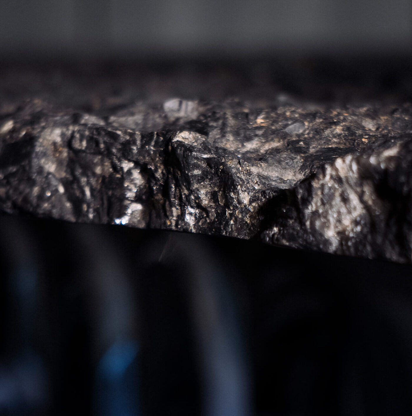 Zieta_Harmonica_Table_inox_polished_granite__fot_Jakub_Musialski_1357