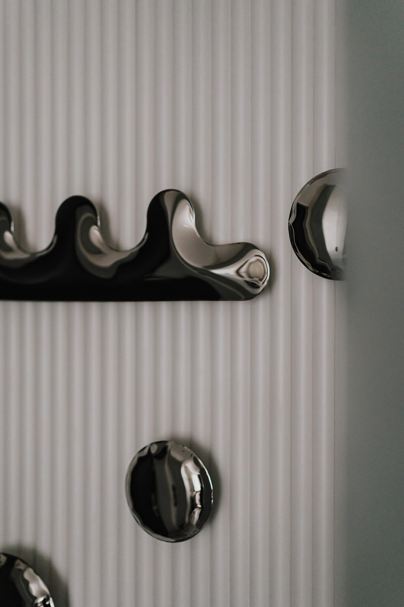 zieta inox kamm and pin set on a textured wall