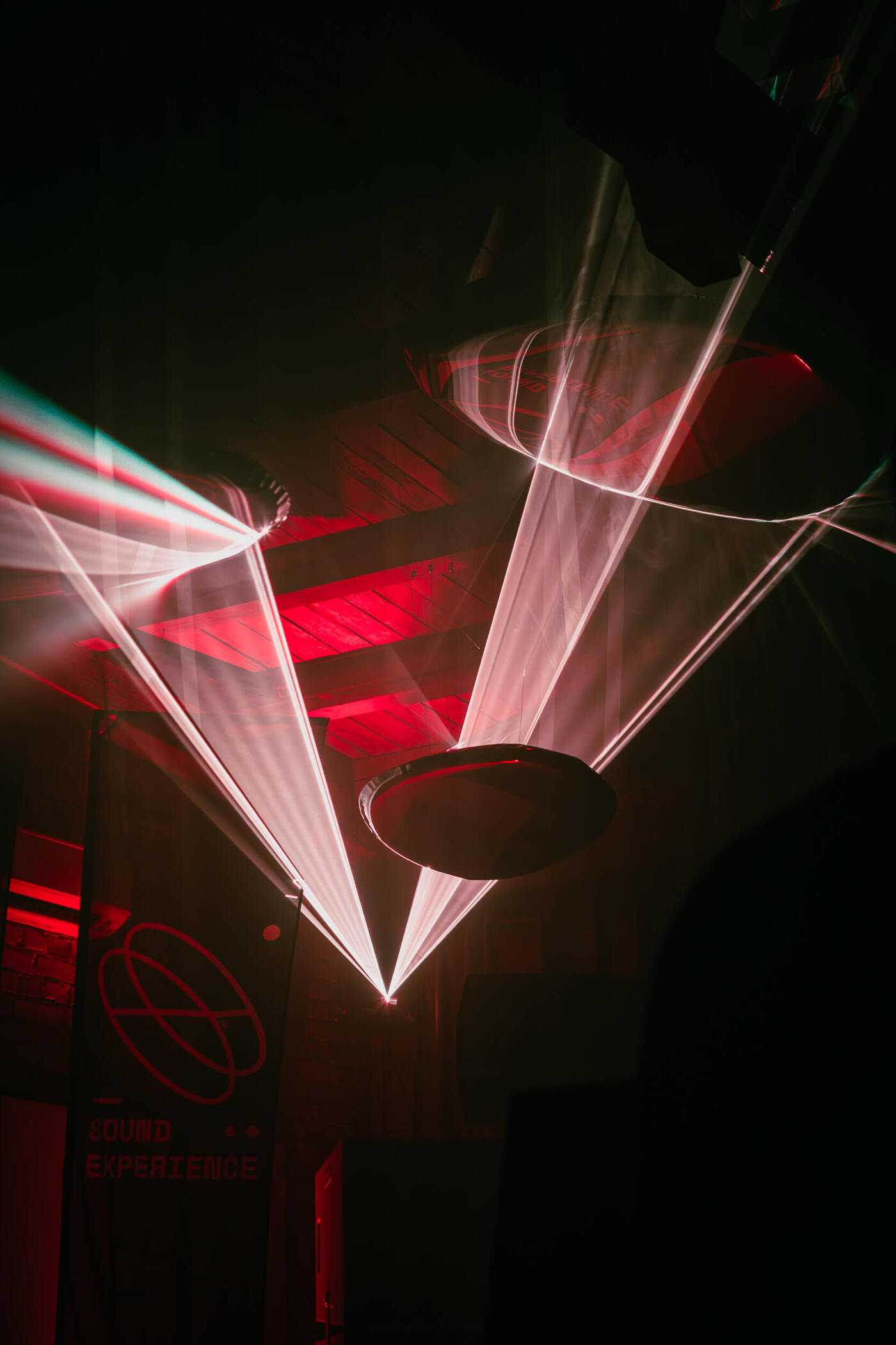 zieta tafla inox mirrors reflecting light beams