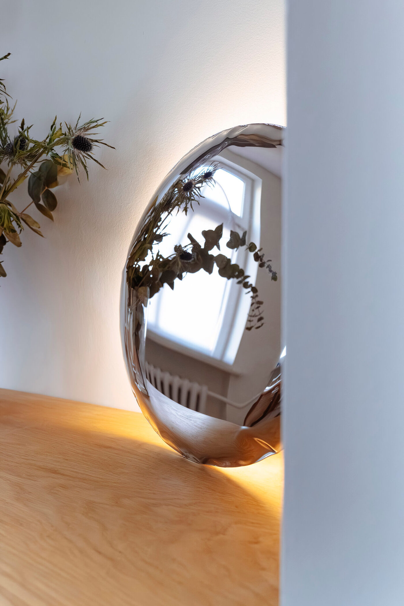 zieta kin wall lamp close up