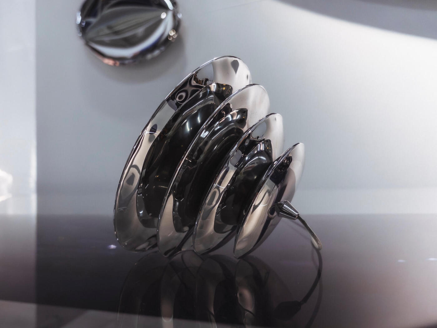 zieta harmonica cone on a table with tafla mirrors in the background