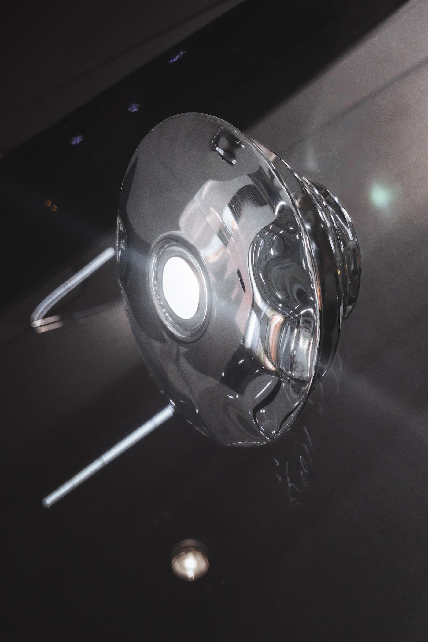 Zieta harmonica cone inox reflecting light