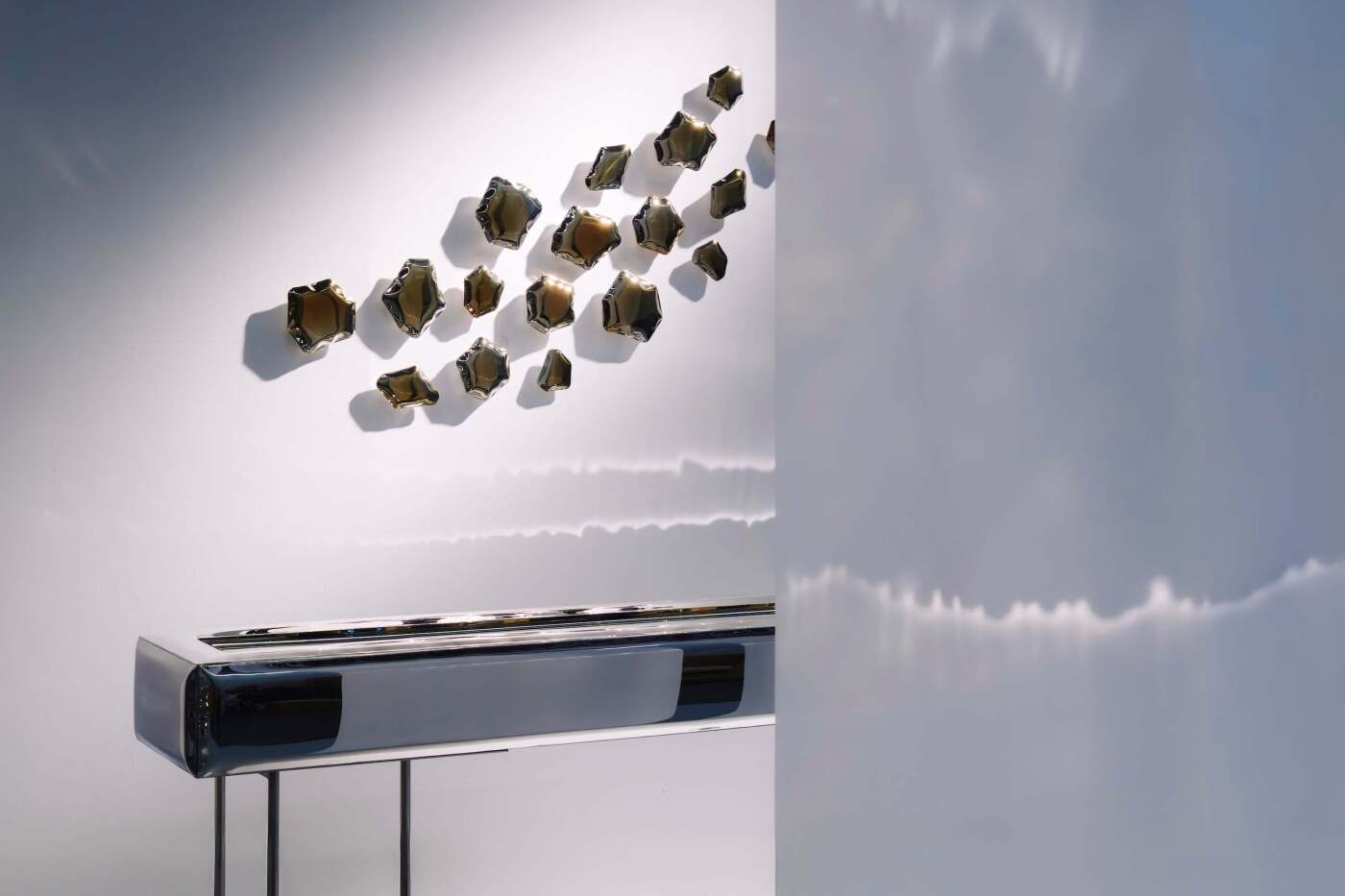 zieta sejv with kamyki constellation above 